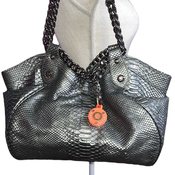 henri bendel Handbags - EUC Henri Bendel Gun Metal Silver‎ Shoulder Bag with Metallic Accents